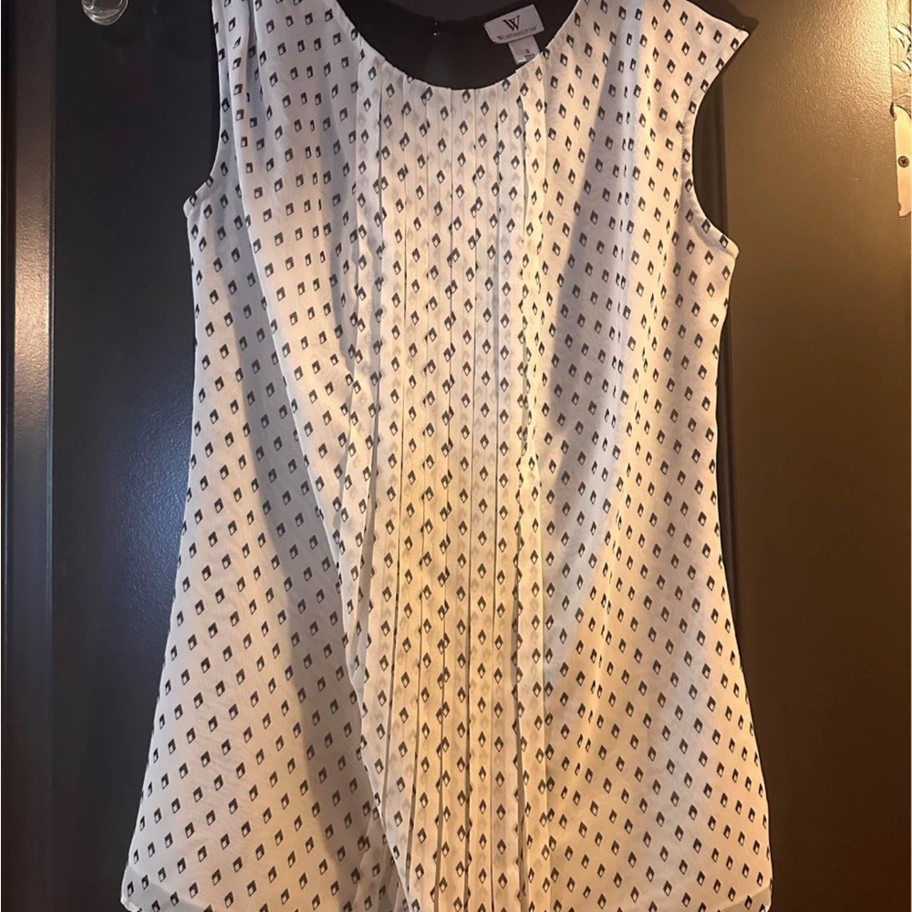 Worthington White and Black Pleated Blouse